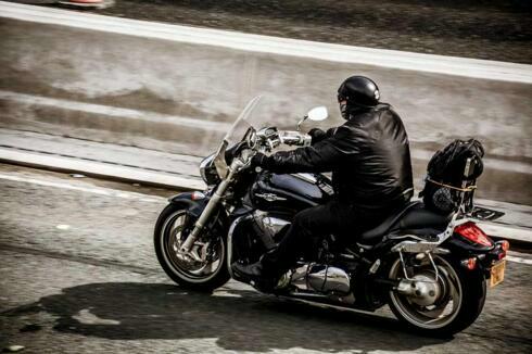  Attention: autres règles de circulation à l’étranger pour les motocyclistes