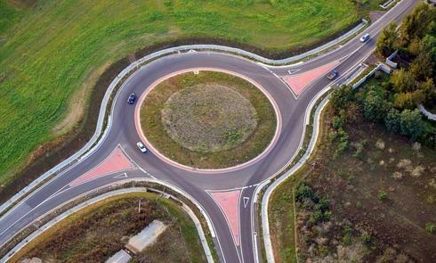  De nombreux conducteurs ne connaissent pas les règles de priorité dans les ronds-points