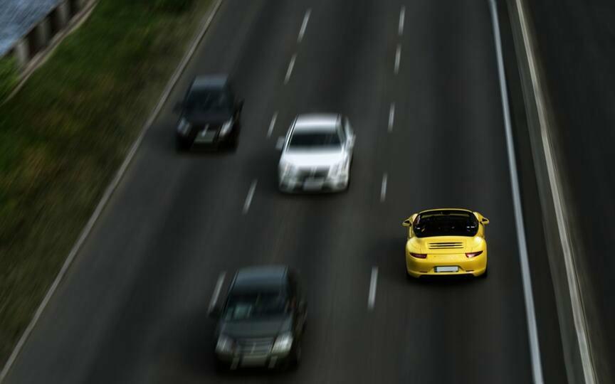 Comment la conduite sous influence stimule la conduite fantôme