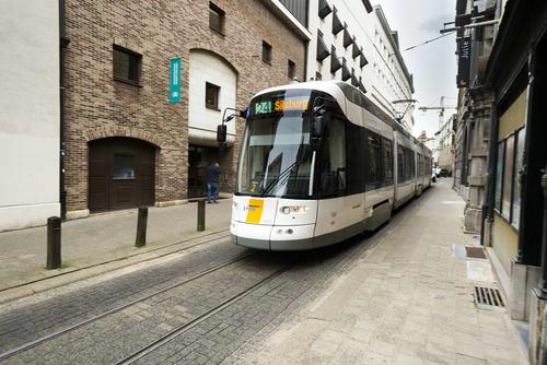 La police et De Lijn appliquent différents tarifs en cas d’amende pour avoir gêner le tram ou le bus