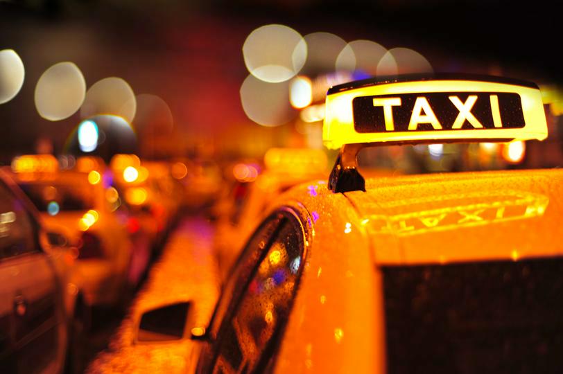  Taxibetoging - Franse taxichauffeur raakt gewond in Belliardstraat