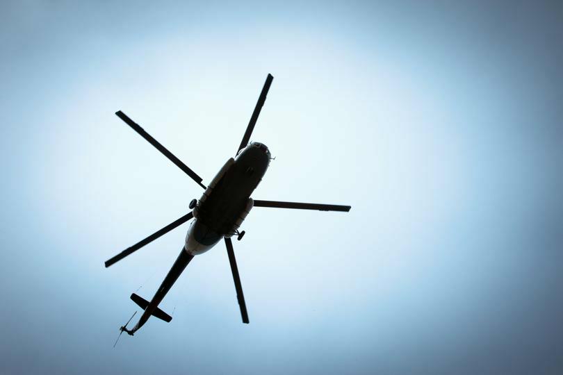  Helikopter maakt noodlanding op openbare weg