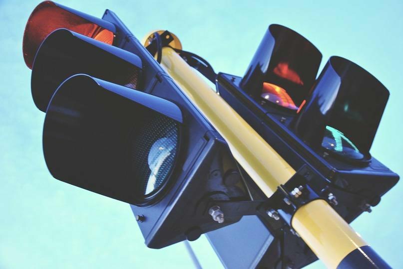 Wanneer krijg ik geen boete voor door rood licht rijden?