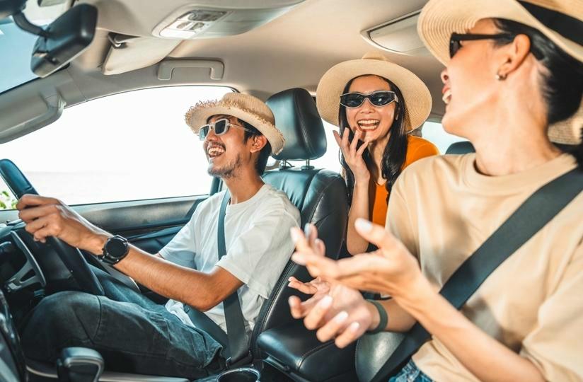 Met de wagen naar het buitenland in 2025? Dit zijn de verkeersregels die je moet kennen